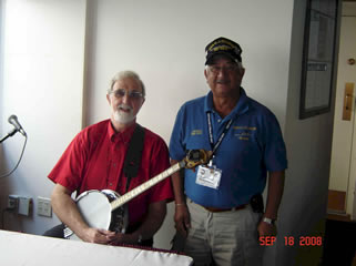 Juan Munoz teching the Banjo player